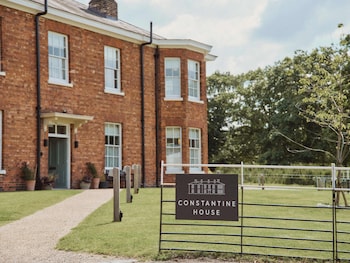 Constantine House,,2 star