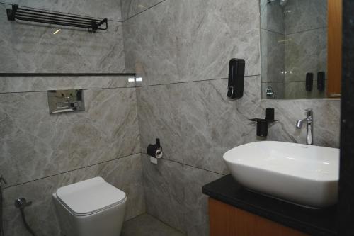 Hotel Leela's,,2 star