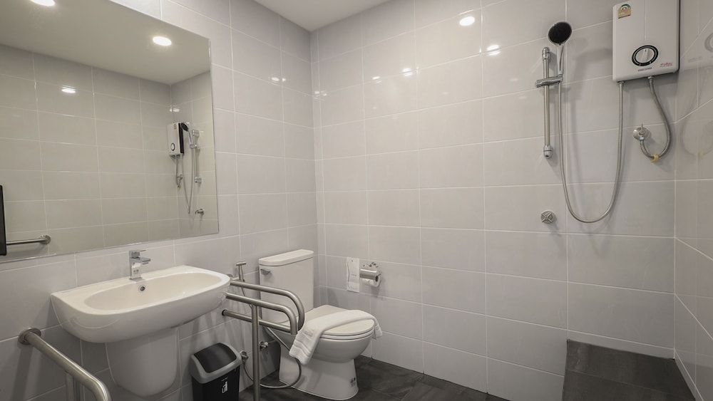 b2 ubon airport premier hotel