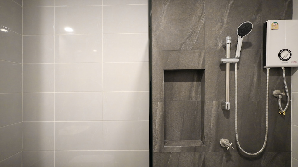 b2 ubon airport premier hotel