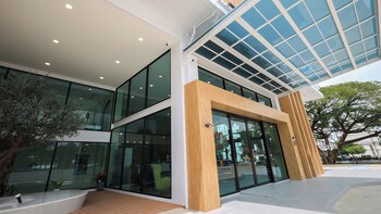 b2 ubon airport premier hotel