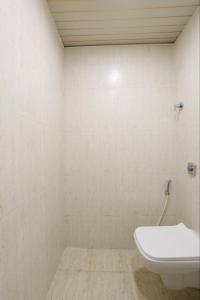 hotel crown near nesco center oberoi mall goregaon east