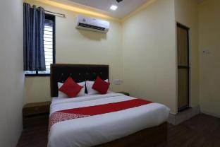 hotel crown near nesco center oberoi mall goregaon east