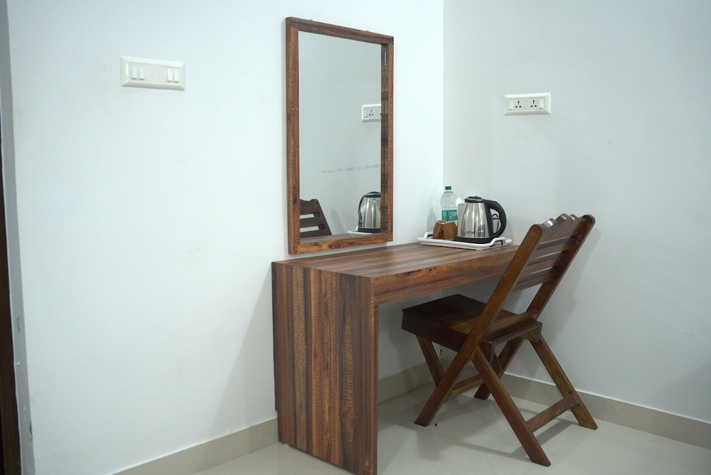 puthooram sea view resort varkala