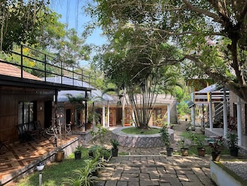 puthooram sea view resort varkala