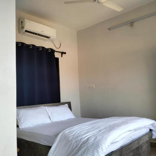 Preet Holiday Resort,,3 star