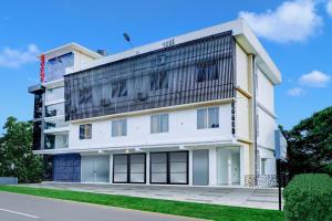 Grand In Parassini By Staymax,,2 star