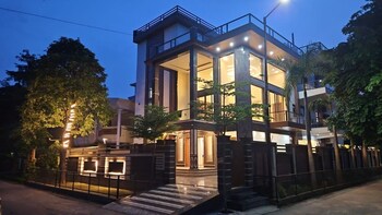 groomgo the grand mansion noida