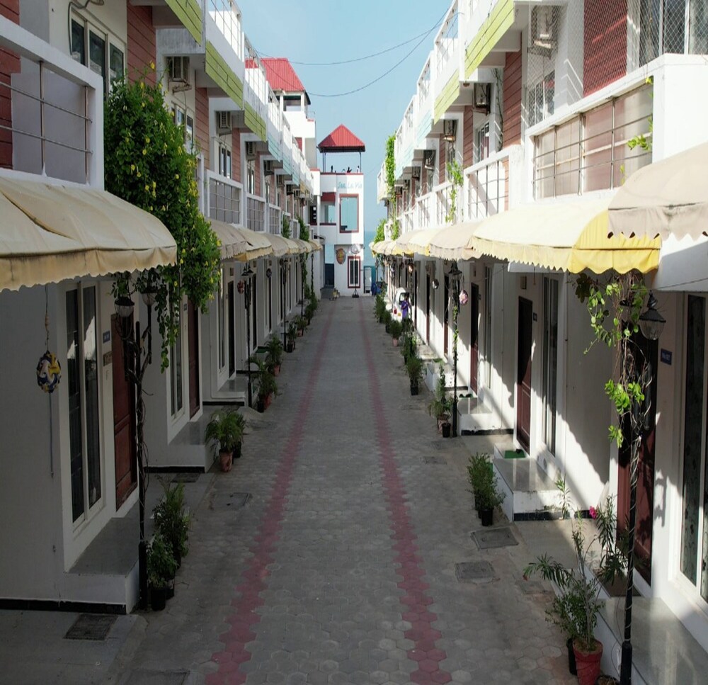 kovalam studio villa