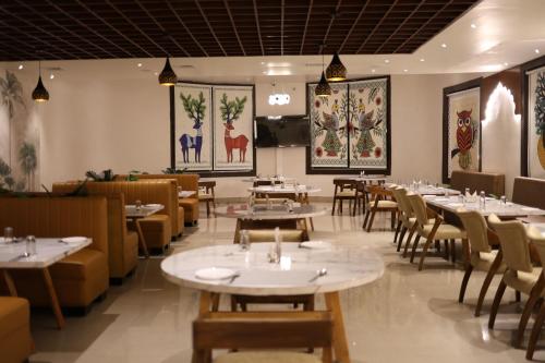 Four Seasons Resort,,3 star