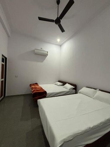 Hotel Raghunath Palace,,2 star