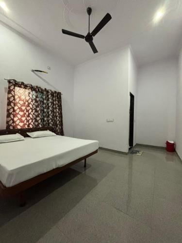 Hotel Raghunath Palace,,2 star