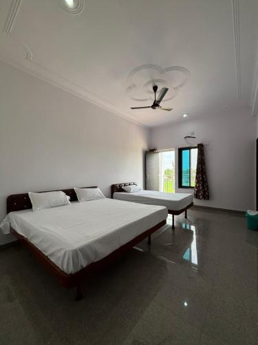 Hotel Raghunath Palace,,2 star