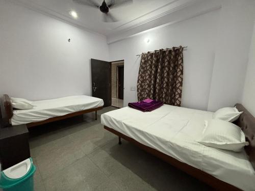 Hotel Raghunath Palace,,2 star