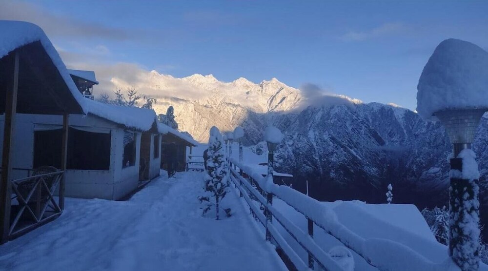 bluepoppy resort auli