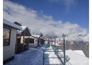 bluepoppy resort auli
