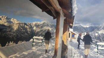 bluepoppy resort auli