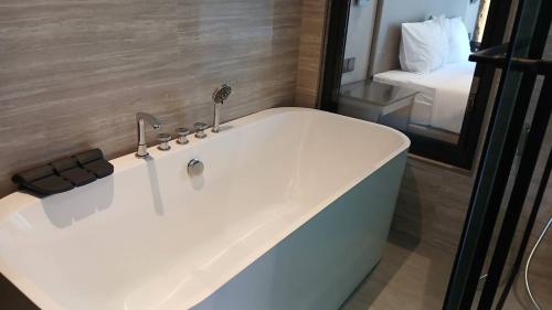 tonnam pool villa
