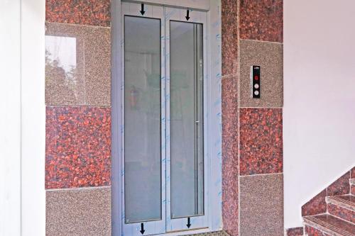 super townhouse qualia elite s r nagar