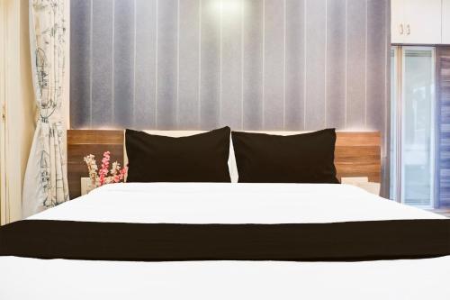 Hotel O Tejas Inn,,3 star