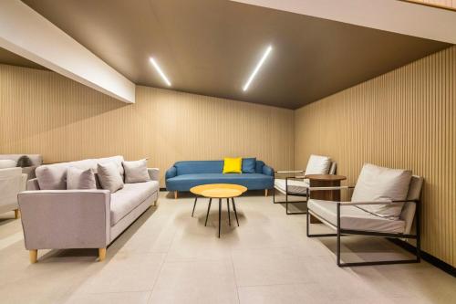 marc co living