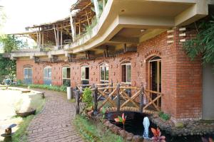 Bamboo And Bricks Resorts,,2 star