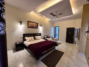 Hotel Tulsi Inn,,2 star