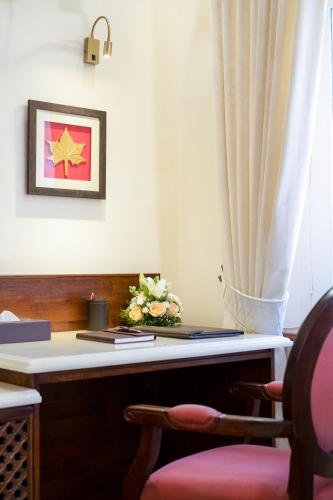 Moghal Mahal Resort Rajbagh Srinagar,,4 star