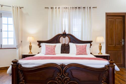 Moghal Mahal Resort Rajbagh Srinagar,,4 star