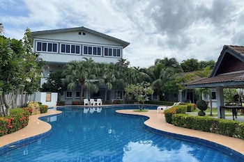 Baan Sanuan Resort,,3 star