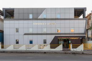 hotel new parimeet residency