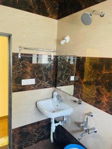 hotel ramdev chikodi