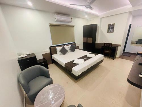 hotel ramdev chikodi