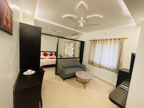 hotel ramdev chikodi