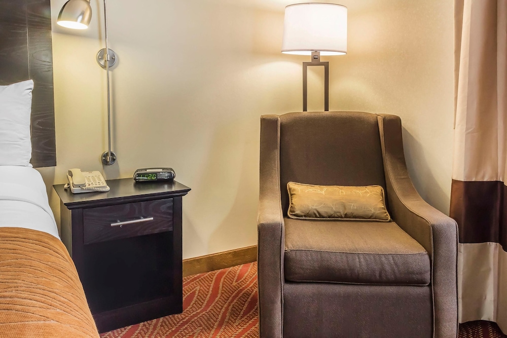 comfort inn and suites laguardia airport