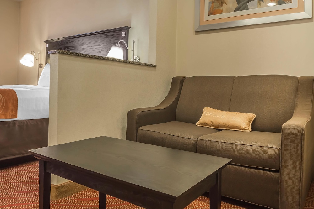comfort inn and suites laguardia airport