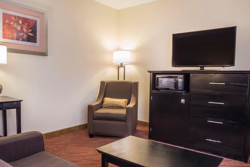 comfort inn and suites laguardia airport