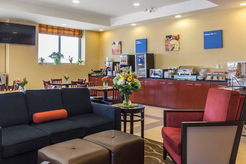 comfort inn and suites laguardia airport