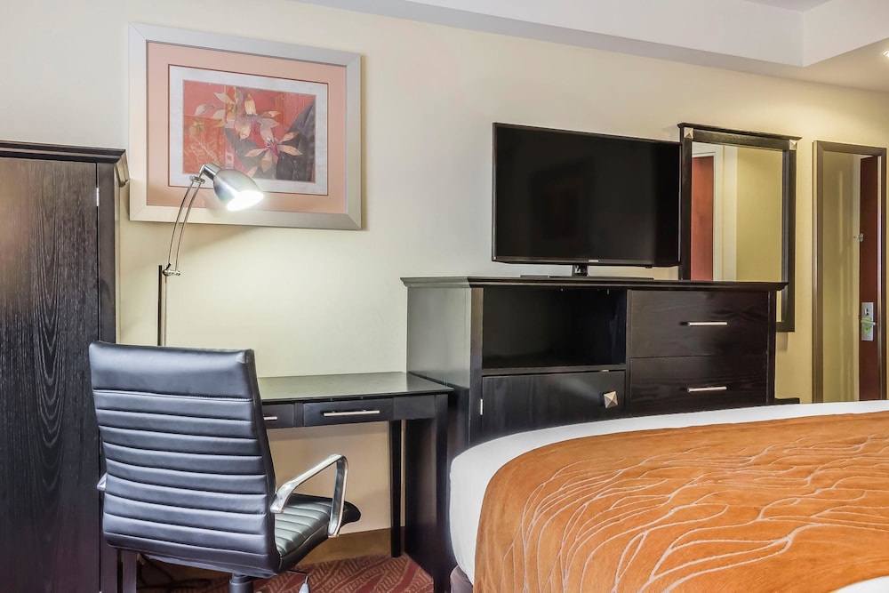 Comfort Inn & Suites Laguardia Airport,In Maspeth (Queens),3 star
