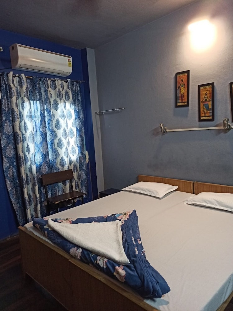 banaras rest house