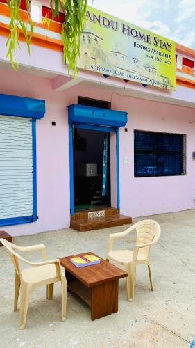 mandu home stay