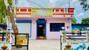 mandu home stay