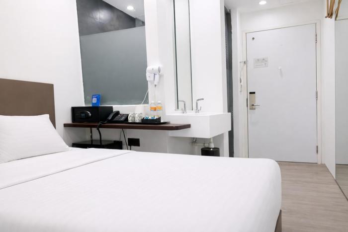 a hotel dickson stay from 9pm to 8am