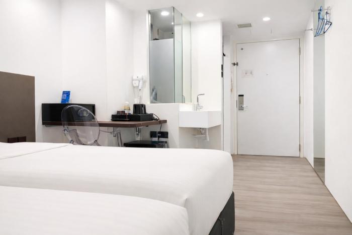 a hotel dickson stay from 9pm to 8am