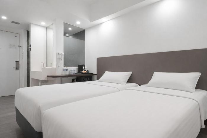 a hotel dickson stay from 9pm to 8am