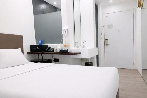 a hotel dickson stay from 9pm to 8am