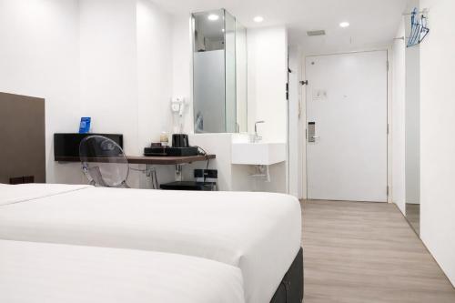 a hotel dickson stay from 9pm to 8am