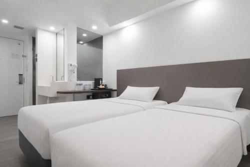 a hotel dickson stay from 9pm to 8am