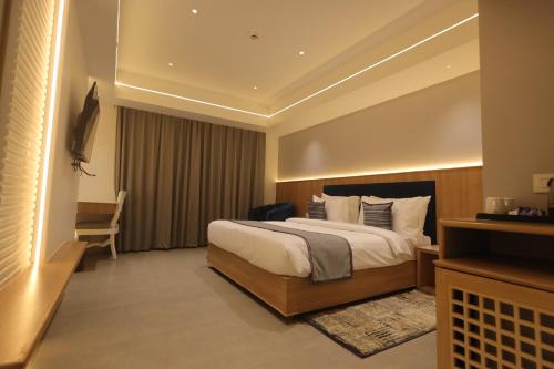 Sapphire Blue,,3 star