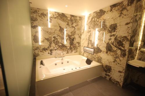 Sapphire Blue,,3 star